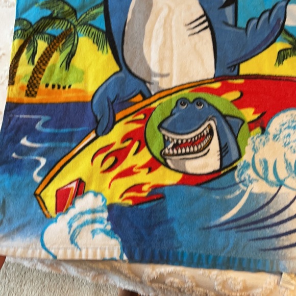 Kids hooded wearable beach towels! - Picture 8 of 13